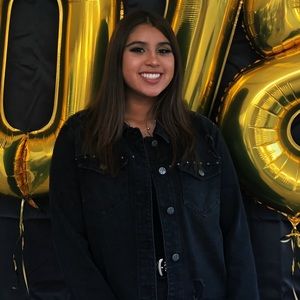 Meet your Posher, Emily